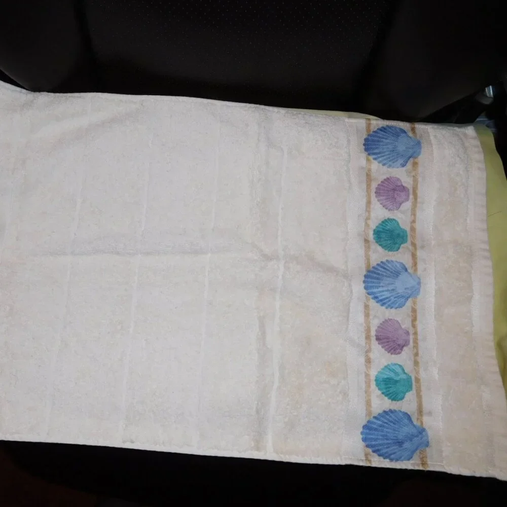 NOS SPRINGMAID KITCHEN TOWELSEASHELL PATTERN BOARDER BrAZIL MADE